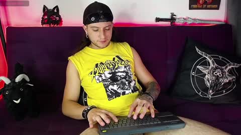 Snapshot of blackwolf_6 chatting on 01/25/25, 12:17 Dave online show from 01/25/25, 12:17