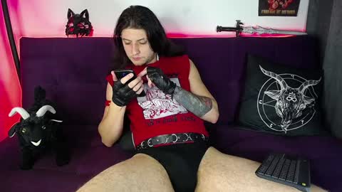 Snapshot of blackwolf_6 chatting on 01/28/25, 02:11 Dave online show from 01/28/25, 02:11