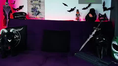 Snapshot of blackwolf_6 chatting on 10/04/25, 06:50 Dave online show from 10/04/25, 06:50