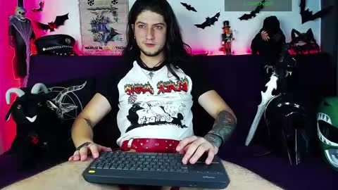 Snapshot of blackwolf_6 chatting on 10/08/25, 07:11 Dave online show from 10/08/25, 07:11