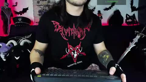 Snapshot of blackwolf_6 chatting on 10/20/25, 07:47 Dave online show from 10/20/25, 07:47