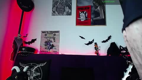 Snapshot of blackwolf_6 chatting on 11/03/25, 06:42 Dave online show from 11/03/25, 06:42