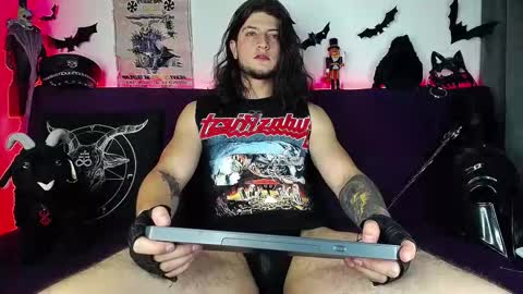 Snapshot of blackwolf_6 chatting on 11/06/25, 10:32 Dave online show from 11/06/25, 10:32