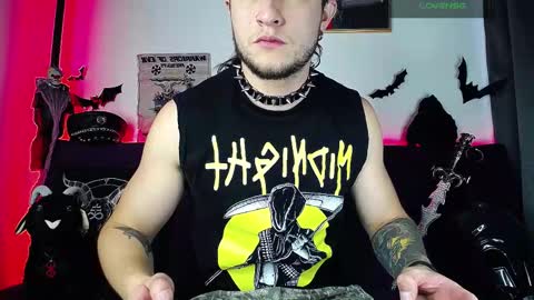 Snapshot of blackwolf_6 chatting on 11/11/25, 06:52 Dave online show from 11/11/25, 06:52