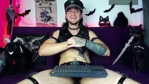 Snapshot of blackwolf_6 chatting on 11/13/25, 05:45 Dave online show from 11/13/25, 05:45