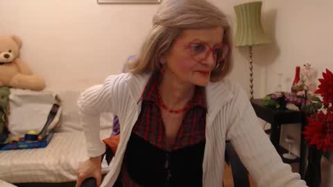 Snapshot of blairfort chatting on 02/10/25, 12:39 blairfort online show from 02/10/25, 12:39