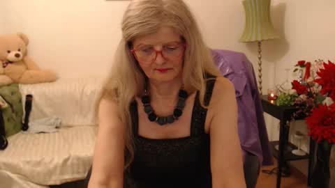 Snapshot of blairfort chatting on 02/17/25, 04:59 blairfort online show from 02/17/25, 04:59