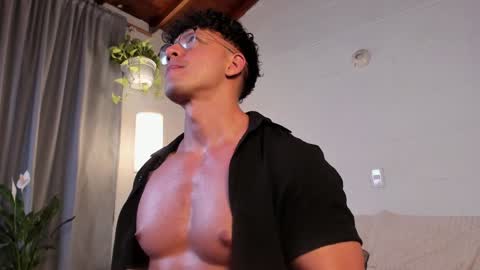 Snapshot of blake_levi chatting on 01/10/25, 02:14 Blake Levi Independent Model online show from 01/10/25, 02:14