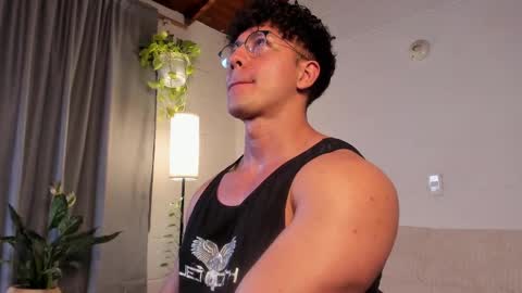 Snapshot of blake_levi chatting on 02/19/25, 02:12 Blake Levi Independent Model online show from 02/19/25, 02:12