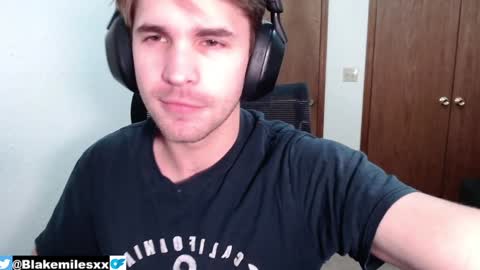 Snapshot of blakemiles2 chatting on 12/04/24, 07:39 Blake Miles online show from 12/04/24, 07:39