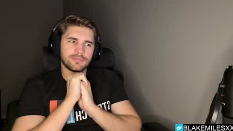 Snapshot of blakemiles2 chatting on 11/11/25, 06:13 Blake Miles online show from 11/11/25, 06:13