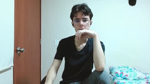 Snapshot of blakeshatter chatting on 01/09/25, 04:17 blakeshatter online show from 01/09/25, 04:17