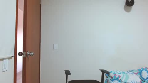 Snapshot of blakeshatter chatting on 01/19/25, 01:22 blakeshatter online show from 01/19/25, 01:22