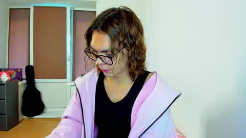 Snapshot of blazet0ne chatting on 09/18/25, 03:03 David online show from 09/18/25, 03:03