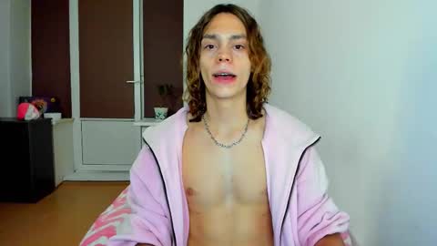 Snapshot of blazet0ne chatting on 10/01/25, 04:02 David online show from 10/01/25, 04:02