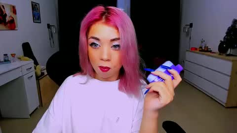 Snapshot of blinkofeyess chatting on 12/03/24, 04:03 Nicole online show from 12/03/24, 04:03