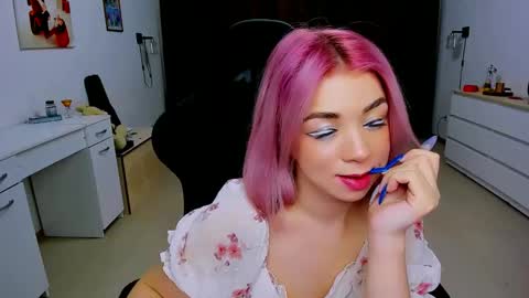 Snapshot of blinkofeyess chatting on 12/04/24, 07:17 Nicole online show from 12/04/24, 07:17