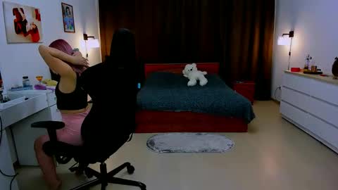 Snapshot of blinkofeyess chatting on 12/05/24, 10:01 Nicole online show from 12/05/24, 10:01