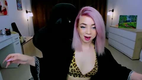 Snapshot of blinkofeyess chatting on 12/18/24, 04:42 Nicole online show from 12/18/24, 04:42