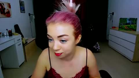 Snapshot of blinkofeyess chatting on 12/20/24, 07:12 Nicole online show from 12/20/24, 07:12