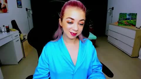 Snapshot of blinkofeyess chatting on 12/21/24, 02:19 Nicole online show from 12/21/24, 02:19