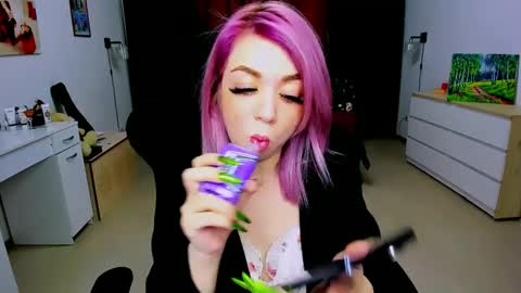 Snapshot of blinkofeyess chatting on 12/24/24, 08:11 Nicole online show from 12/24/24, 08:11