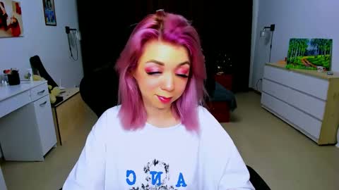 Snapshot of blinkofeyess chatting on 12/29/24, 10:34 Nicole online show from 12/29/24, 10:34