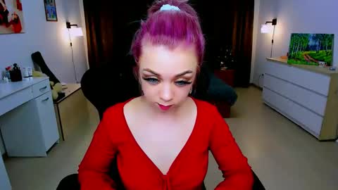 Snapshot of blinkofeyess chatting on 12/30/24, 11:59 Nicole online show from 12/30/24, 11:59