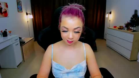 Snapshot of blinkofeyess chatting on 01/03/25, 06:44 Nicole online show from 01/03/25, 06:44