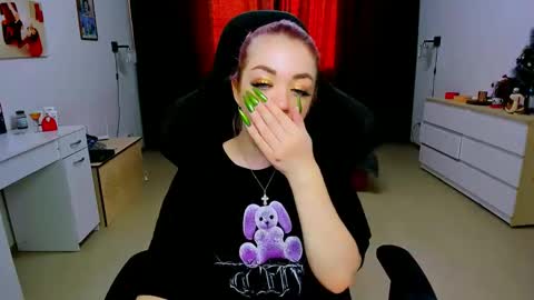 Snapshot of blinkofeyess chatting on 01/13/25, 09:19 Nicole online show from 01/13/25, 09:19