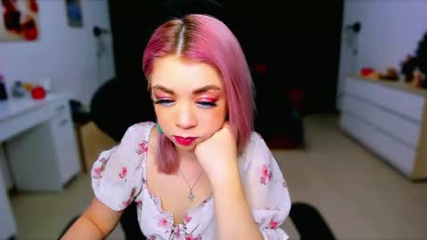 Snapshot of blinkofeyess chatting on 01/15/25, 07:48 Nicole online show from 01/15/25, 07:48