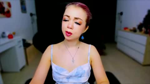 Snapshot of blinkofeyess chatting on 01/18/25, 07:28 Nicole online show from 01/18/25, 07:28