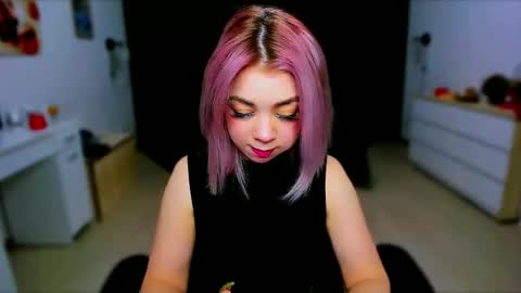 Snapshot of blinkofeyess chatting on 01/20/25, 06:31 Nicole online show from 01/20/25, 06:31