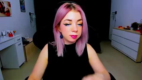 Snapshot of blinkofeyess chatting on 01/20/25, 09:46 Nicole online show from 01/20/25, 09:46