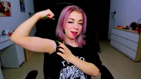 Snapshot of blinkofeyess chatting on 01/20/25, 02:14 Nicole online show from 01/20/25, 02:14