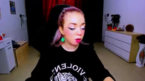 Snapshot of blinkofeyess chatting on 01/21/25, 06:54 Nicole online show from 01/21/25, 06:54