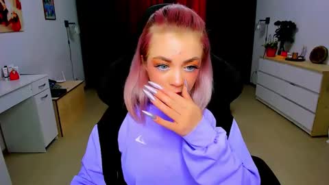 Snapshot of blinkofeyess chatting on 01/23/25, 11:26 Nicole online show from 01/23/25, 11:26