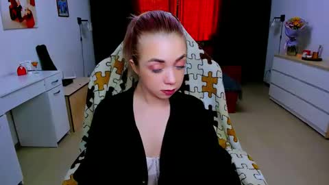 Snapshot of blinkofeyess chatting on 02/05/25, 09:15 Nicole online show from 02/05/25, 09:15