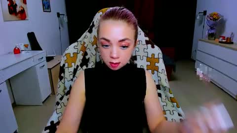 Snapshot of blinkofeyess chatting on 02/05/25, 12:17 Nicole online show from 02/05/25, 12:17