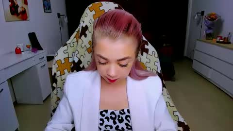 Snapshot of blinkofeyess chatting on 02/07/25, 06:35 Nicole online show from 02/07/25, 06:35