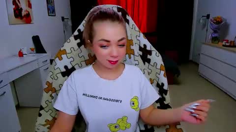 Snapshot of blinkofeyess chatting on 02/08/25, 06:54 Nicole online show from 02/08/25, 06:54