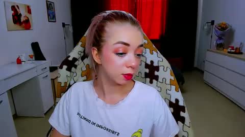 Snapshot of blinkofeyess chatting on 02/08/25, 09:56 Nicole online show from 02/08/25, 09:56