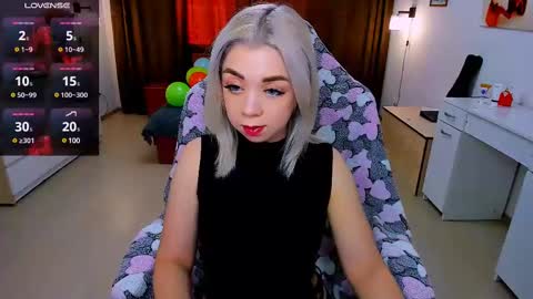 Snapshot of blinkofeyess chatting on 02/12/25, 11:40 Nicole online show from 02/12/25, 11:40