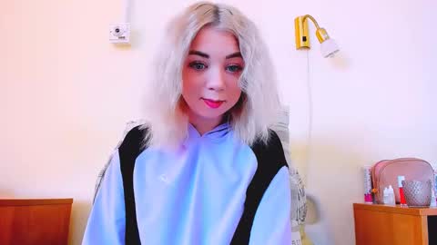 Snapshot of blinkofeyess chatting on 02/22/25, 07:45 Nicole online show from 02/22/25, 07:45