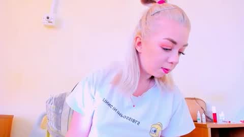 Snapshot of blinkofeyess chatting on 02/23/25, 07:33 Nicole online show from 02/23/25, 07:33