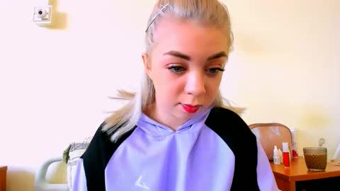 Snapshot of blinkofeyess chatting on 02/23/25, 11:44 Nicole online show from 02/23/25, 11:44