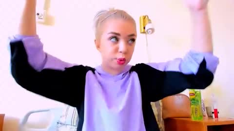 Snapshot of blinkofeyess chatting on 02/24/25, 11:54 Nicole online show from 02/24/25, 11:54