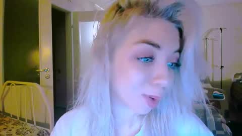 Snapshot of blinkofeyess chatting on 02/24/25, 06:58 Nicole online show from 02/24/25, 06:58