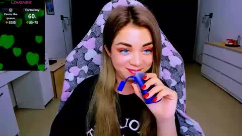 Snapshot of blinkofeyess chatting on 03/08/25, 06:47 Nicole online show from 03/08/25, 06:47