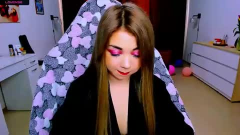 Snapshot of blinkofeyess chatting on 03/10/25, 06:16 Nicole online show from 03/10/25, 06:16